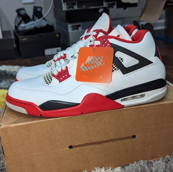 Nike Air Jordan 4 Fire Red 2020 - Picture 5 of 7